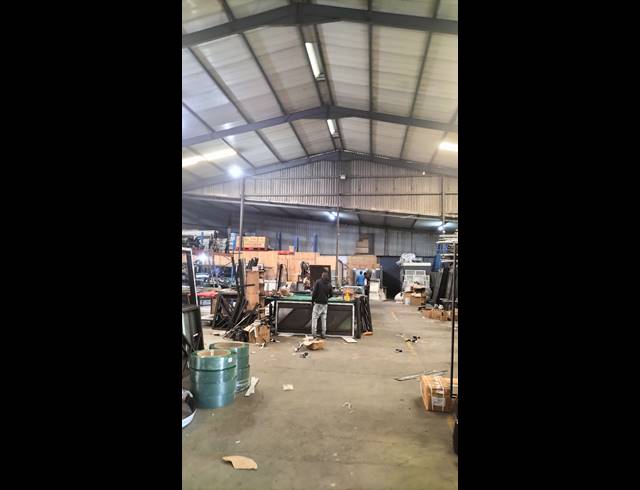 2,294M² WAREHOUSE TO LET IN SPRINGFIELD